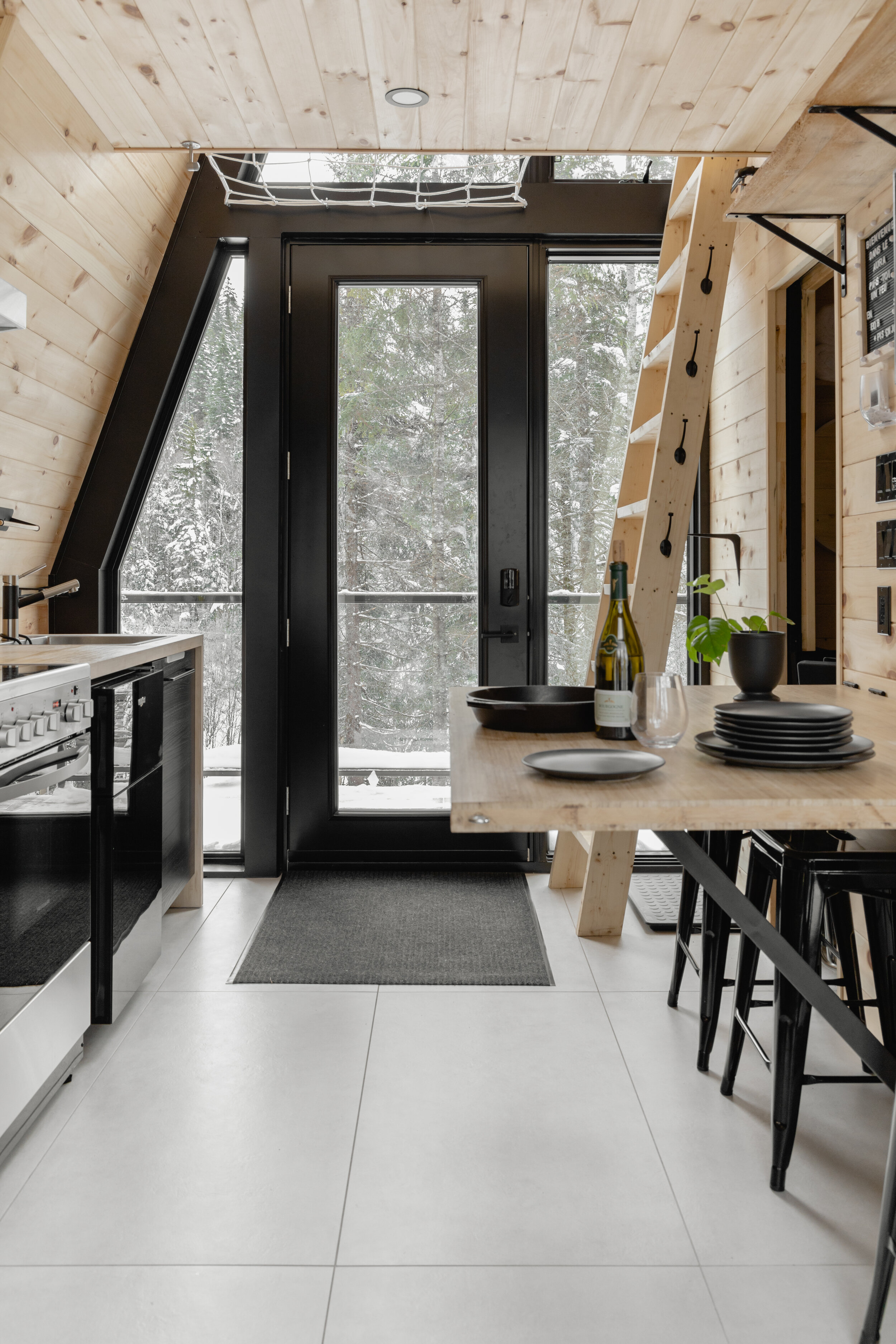  CABIN PHOTOGRAPHER BROOKE STEPHENSON [@FOUNDMYTHRILL] PHOTOGRAPHS A MODERN SKI CABIN, A-FRAME CABIN IN LAC BEAUPORT, QUEBEC CANADA. CLICK THE LINK TO SEE THE FULL PHOTO SET BELOW! All images copyright  2020 Brooke Stephenson 