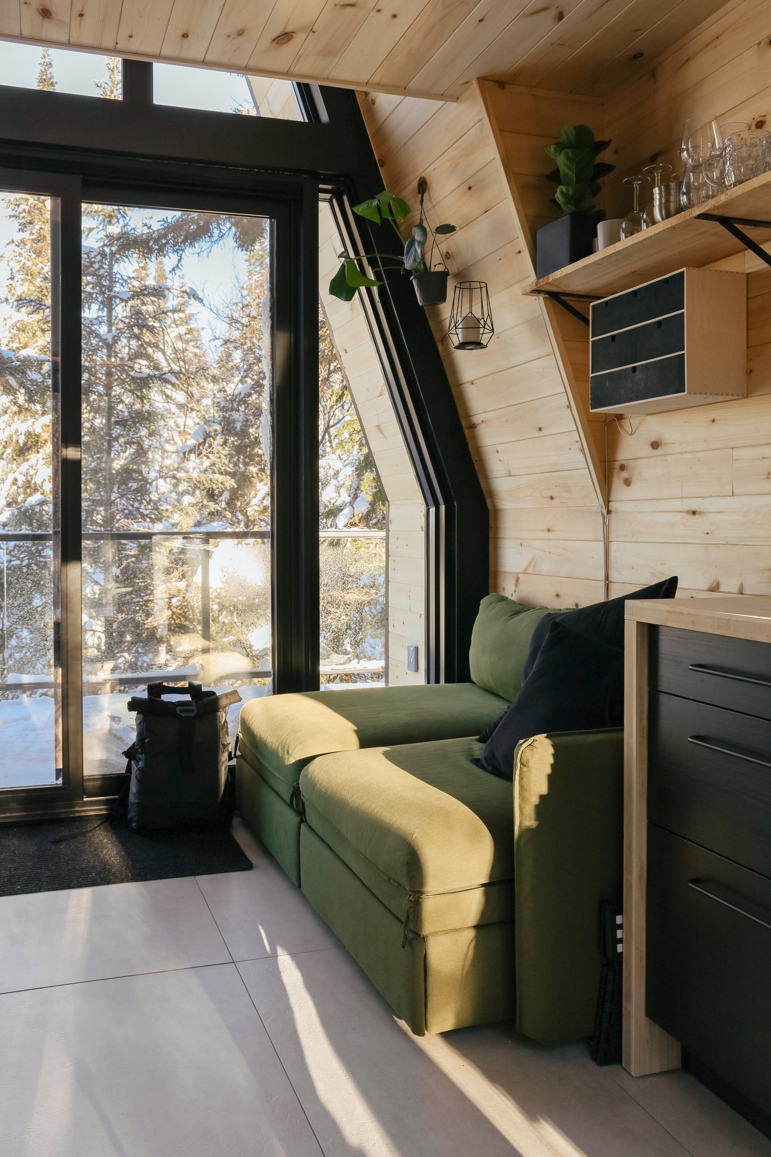  CABIN PHOTOGRAPHER BROOKE STEPHENSON [@FOUNDMYTHRILL] PHOTOGRAPHS A MODERN SKI CABIN, A-FRAME CABIN IN LAC BEAUPORT, QUEBEC CANADA. CLICK THE LINK TO SEE THE FULL PHOTO SET BELOW! All images copyright  2020 Brooke Stephenson 