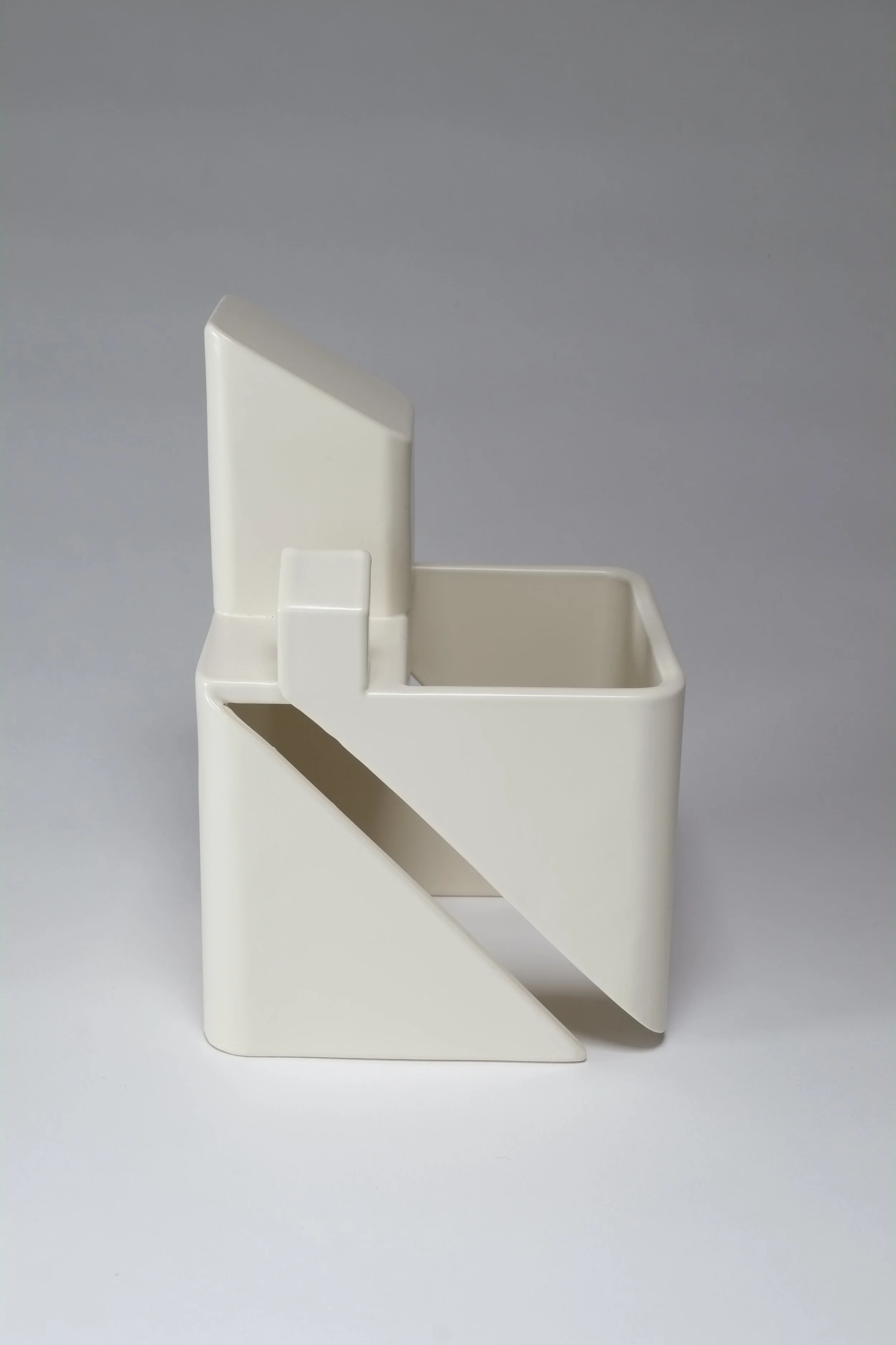 Sitting Form£225H: 17cm , W: 12, D: 10