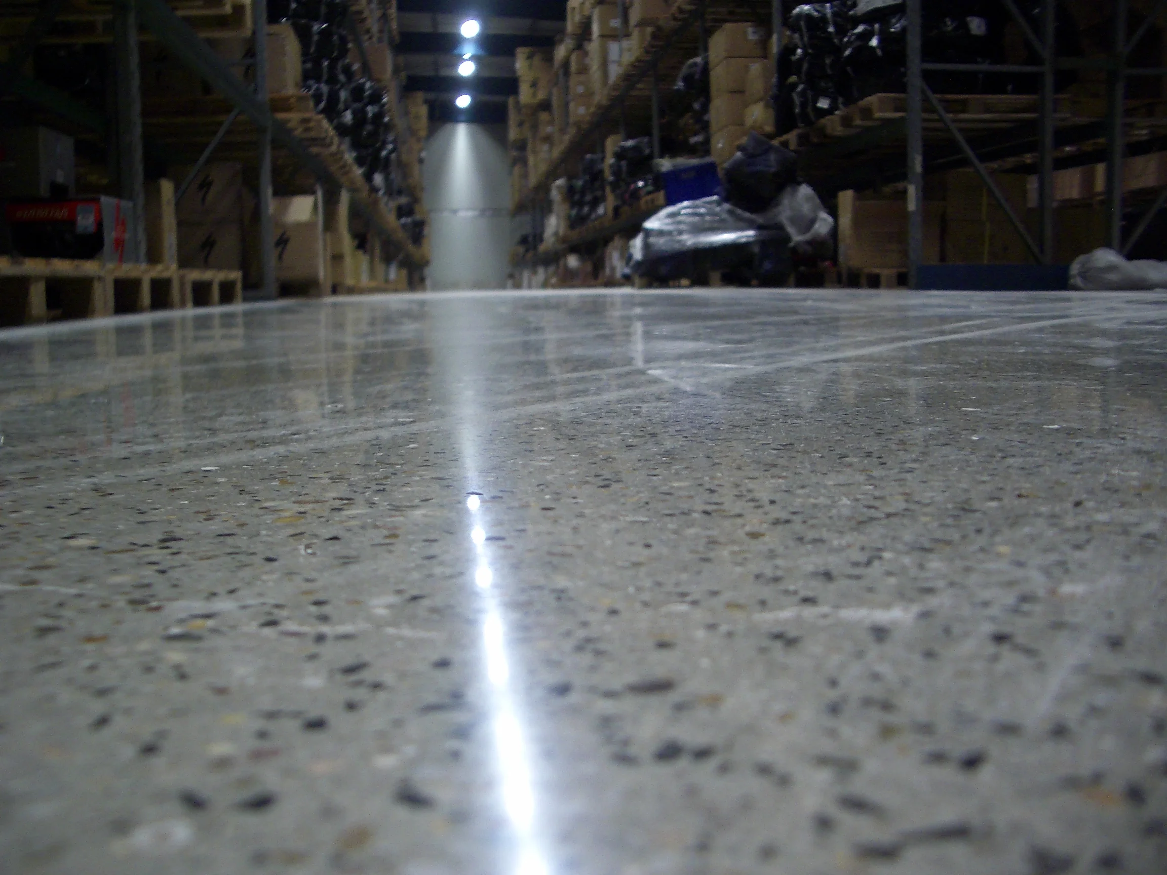 Polierter Beton in einer Spedition.JPG