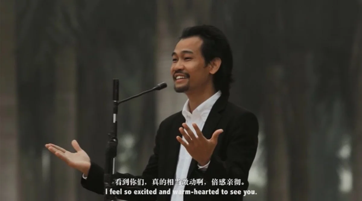 Hu Xiangqian, Speech at the edge of the world , 2014 (video still) single channel HD video, 12:31 min. Courtesy of Long March Space, Beijing.