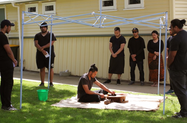 John Vea, One Kiosk Many Exchanges , 2016. In collaboration with Kaitiaki Taonga Taini Drummond and artists Valasi Leota-Seiuli, Sione Mafi, Newman Tumata and Jimmy Wulf. 12:00-1:00 pm, 8 October 2016. Emilia Maud Nixon Garden of Memories, 37 Uxbridge Road, Howick, Auckland. Photo Amy Weng.