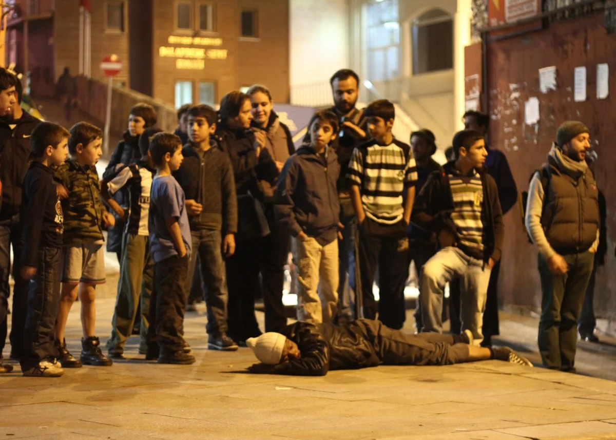 Vaughn Sadie & Ntsoana Contemporary Dance Theatre, Inhabitant - Dolapdere, Istanbul, 2011, (performance documentation).