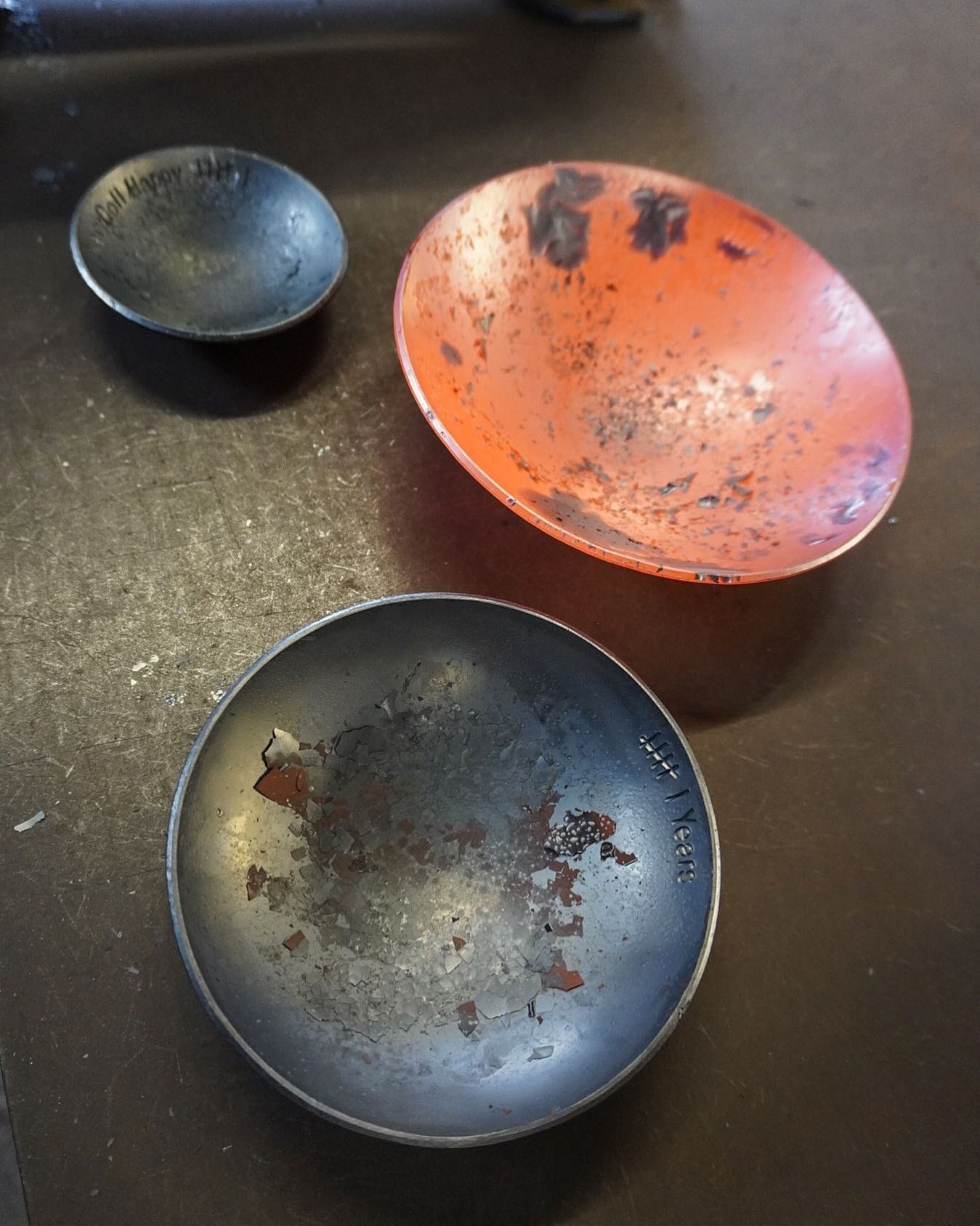 Freshly Dished, 
I love seeing the scale forming when coming out of the gas forge as it&rsquo;s introduced to the air. 

#dished #formed #bowl #bowlmaking #domed #process #hotwork #hotmetal #redhot #scale #oxidised #forged #blacksmithing #handmade #h