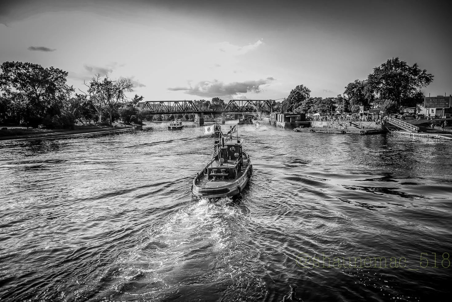 tugs in bend.jpg