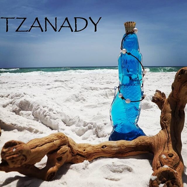 Revamping Tzanady's website to a fresh start for #2020 
#instagood #beachstyle #mermaidjewelry #mermaid #leatherandpearls #pearl #handmadejewelry #livingmybestlife #monday #florida #mondaymotivation