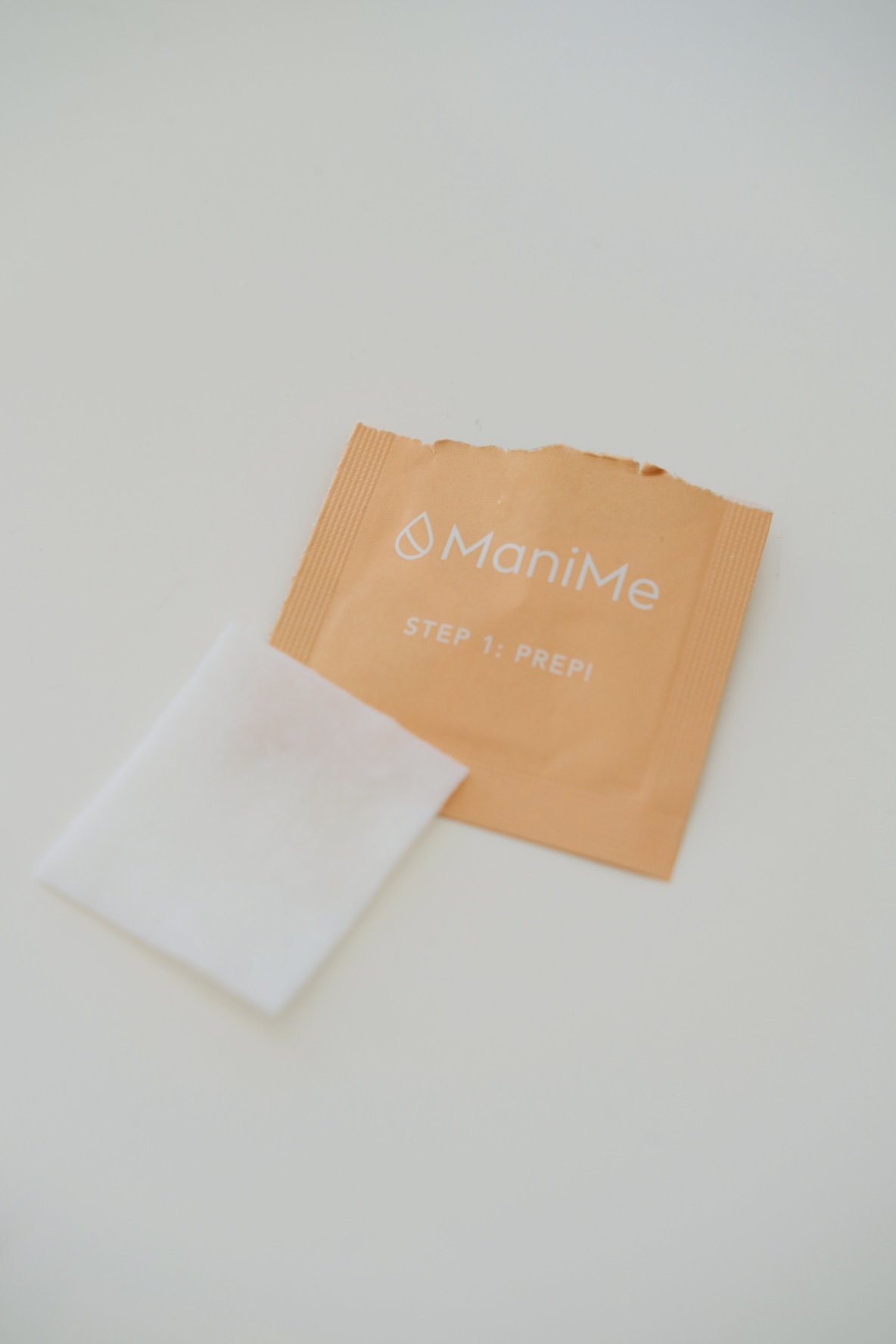 In this ManiMe review, I’ll go through my honest review of ManiMe nails and give you my top tips on how to make your ManiMe gel nails last longer. I also have a ManiMe discount code that can be used for 20% off your first purchase of ManiMe nails. Th