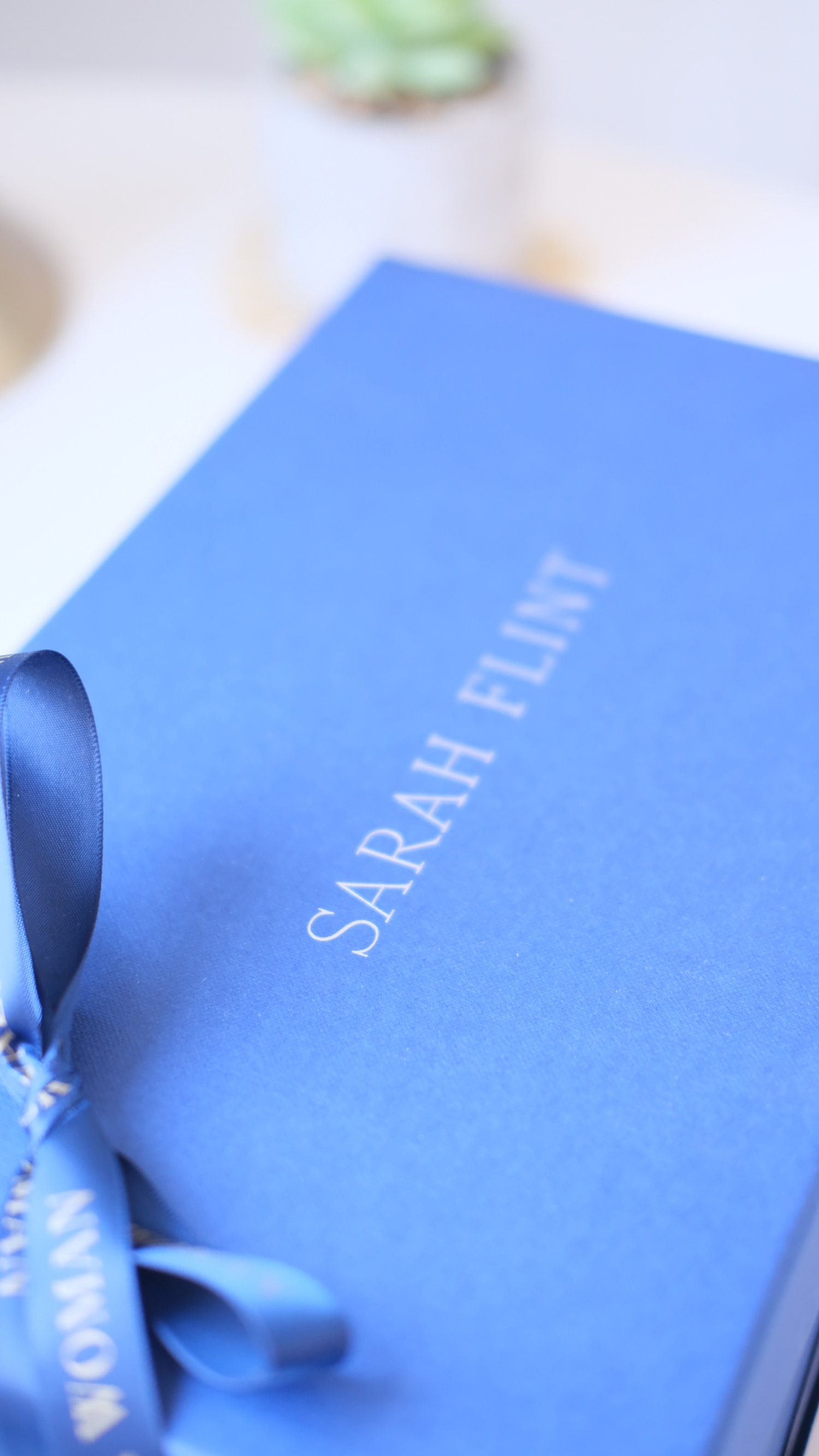 In this honest Sarah Flint Review, you will find my Sarah Flint shoes review. I heard so much about Sarah Flint shoes before finally getting my own pair of Sarah Flint sandals. The best thing about this Sarah Flint review? There’s a Sarah Flint disco