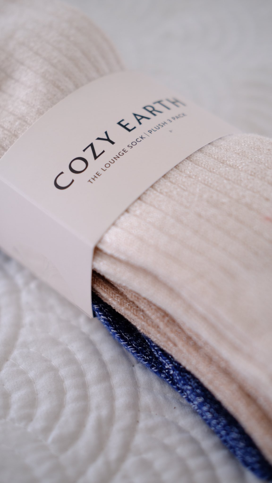In this Cozy Earth socks review, I’m going to share all the details on Cozy Earth socks including is Cozy Earth worth it, where to buy Cozy Earth socks and a Cozy Earth socks size chart. I’ll also share a 40% off Cozy Earth promo code