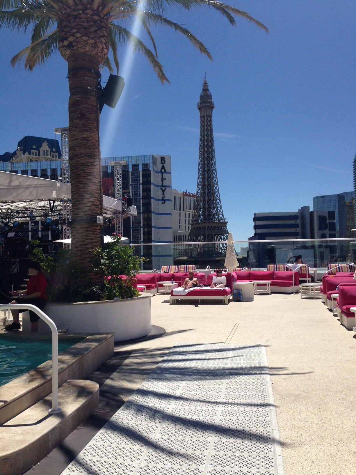 Las Vegas Travel Guide - Top things to do when in Las Vegas - Drais pool at The Cromwell Hotel