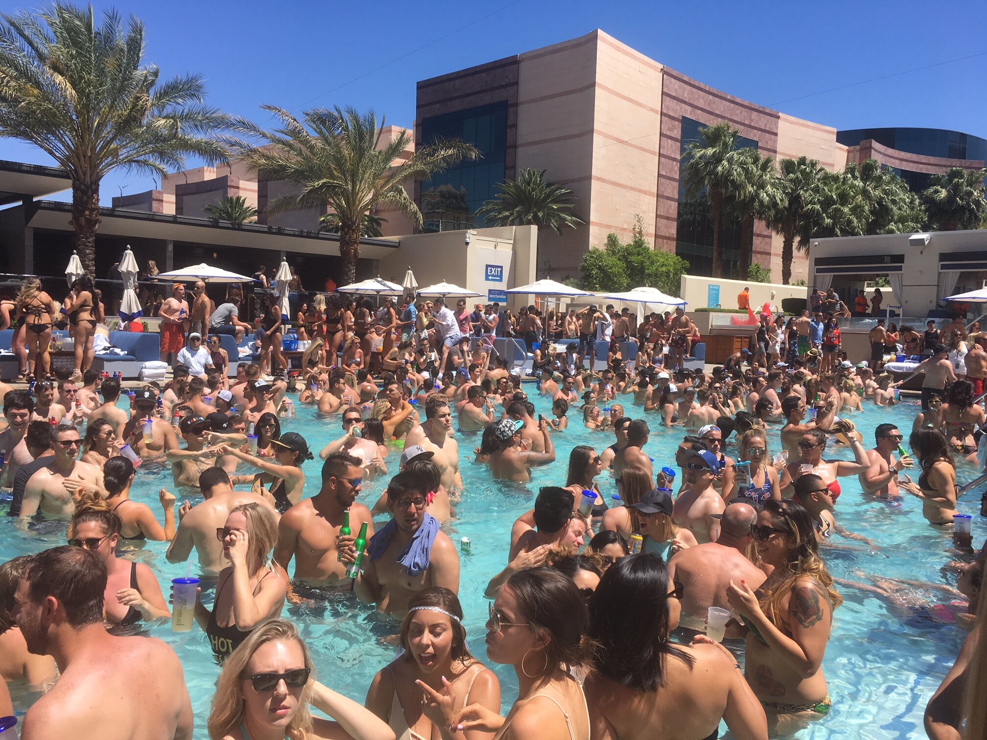 Las Vegas Travel Guide - Top things to do when in Las Vegas - Wet Republic Pool Party