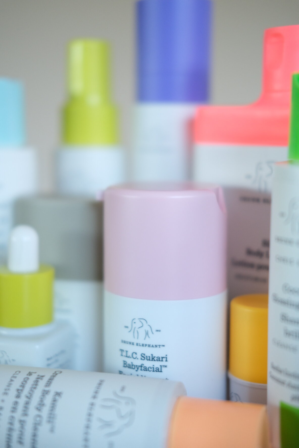 If you are wanting to find out more about Drunk Elephant The Littles, then this blog post is for you. I have a full review on the top Drunk Elephant Littles and Drunk Elephant gift sets.   There are so many Drunk Elephant skin care products to choos…