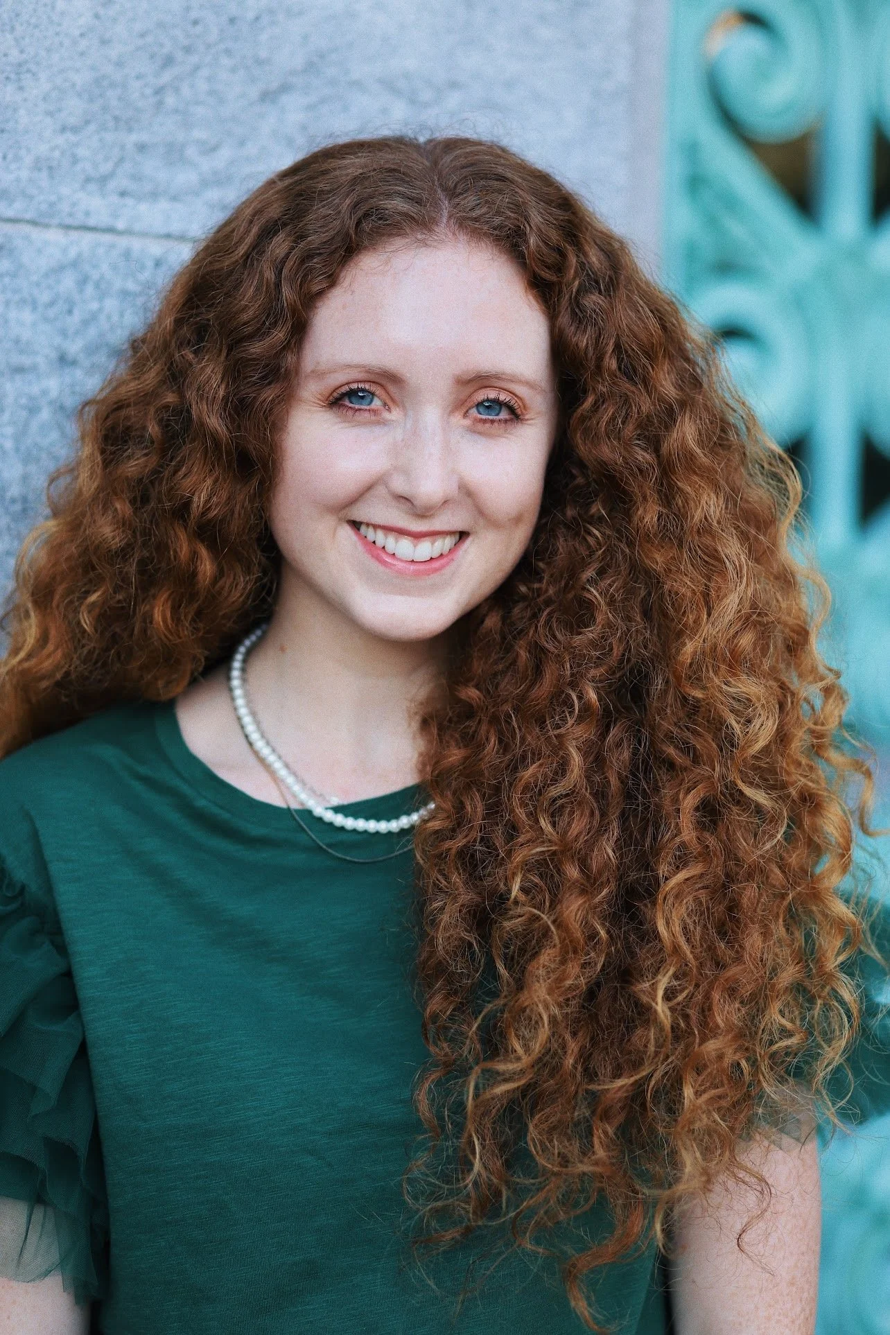 How To Treat Frizzy Curly Hair All The Tips To Easily Tame Frizz And