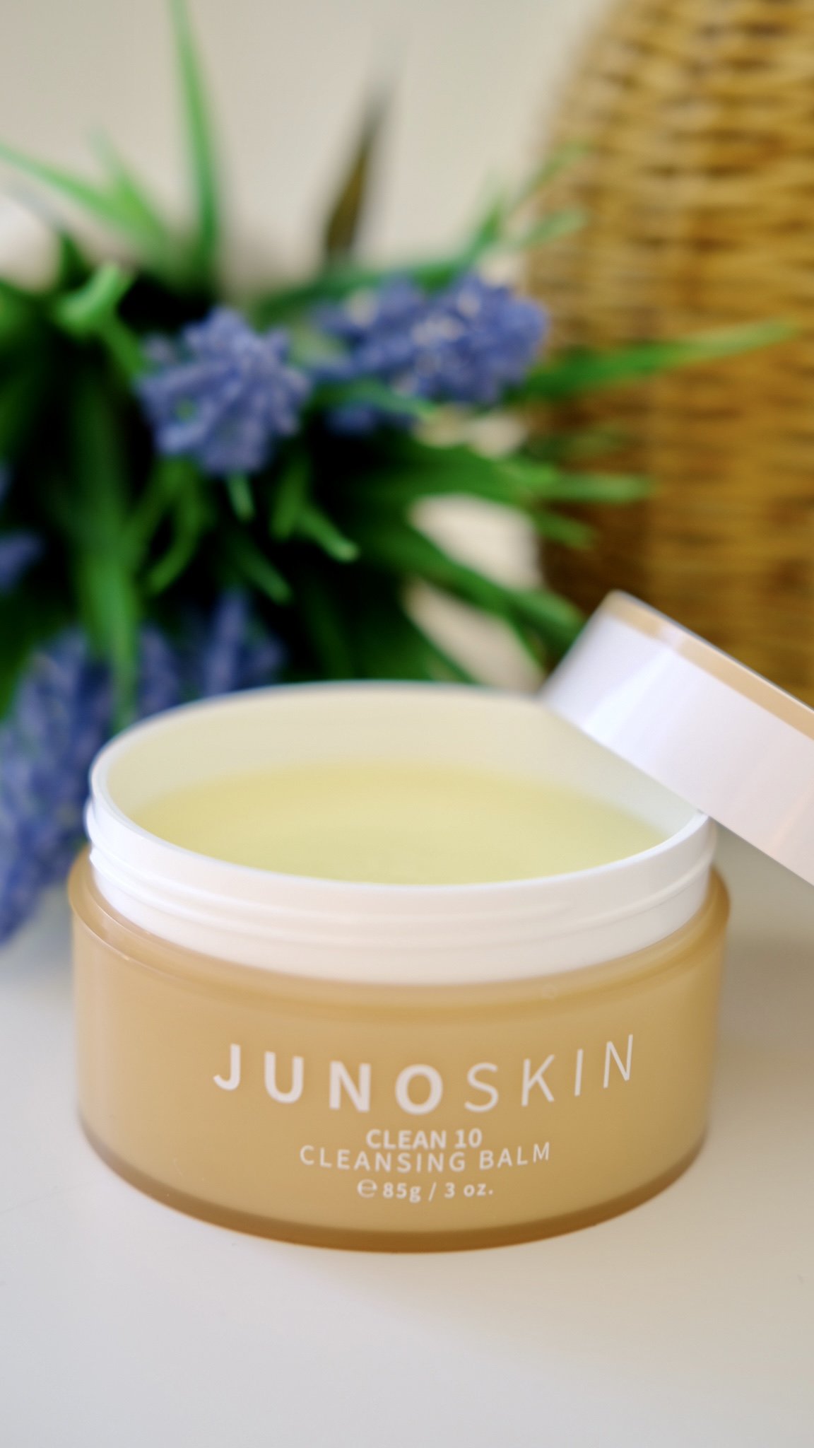 I am excited to share my JUNOCO Clean 10 Cleansing Balm Review!  JUNOCO is a clean, affordable skincare company that is based out of San Francisco. JUNOCO has lots of great skincare, but today I am specifically talking about their hero cleansing balm