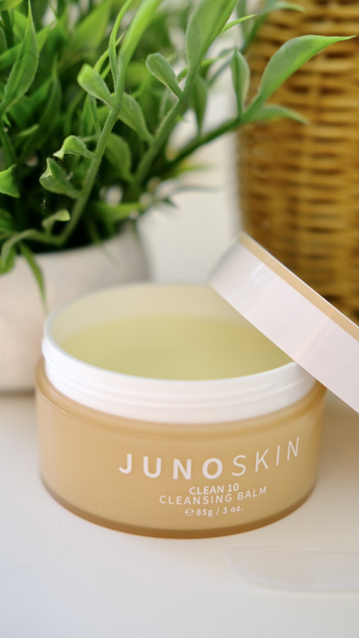 I am excited to share my JUNOCO Clean 10 Cleansing Balm Review!  JUNOCO is a clean, affordable skincare company that is based out of San Francisco. JUNOCO has lots of great skincare, but today I am specifically talking about their hero cleansing balm