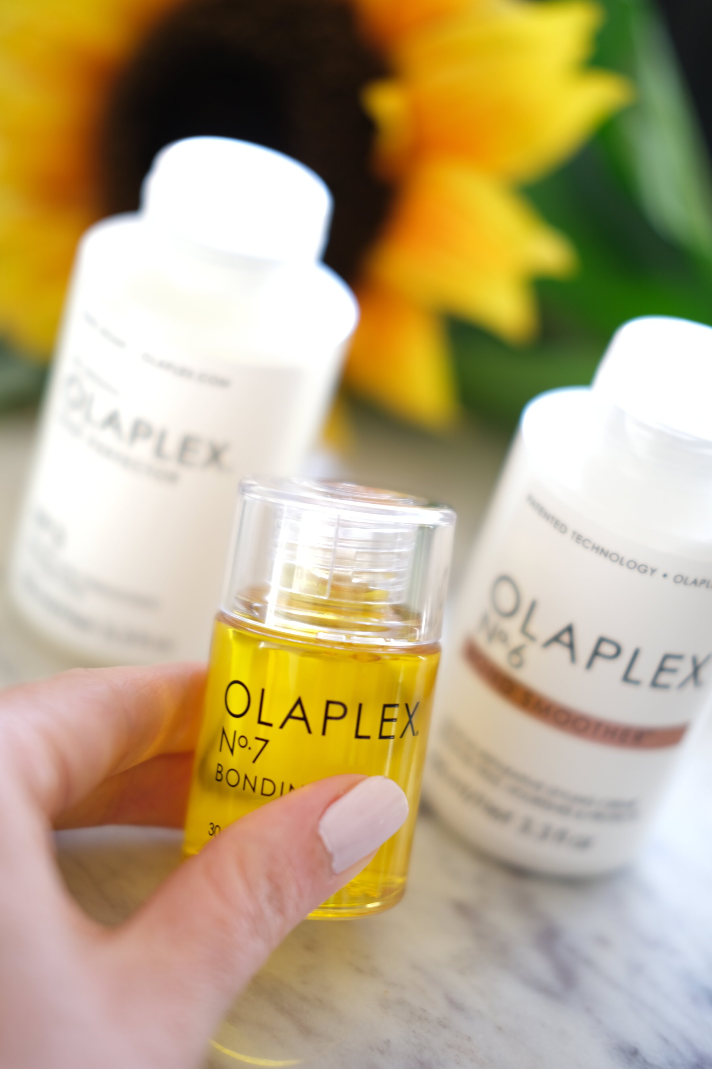 In this Olaplex blog post, I am going to give you all the details on Olaplex 6 vs 7. There are so many Olaplex products that it can be confusing to know the best Olaplex for damaged hair or which Olaplex is the best.  If you are trying to decide if y