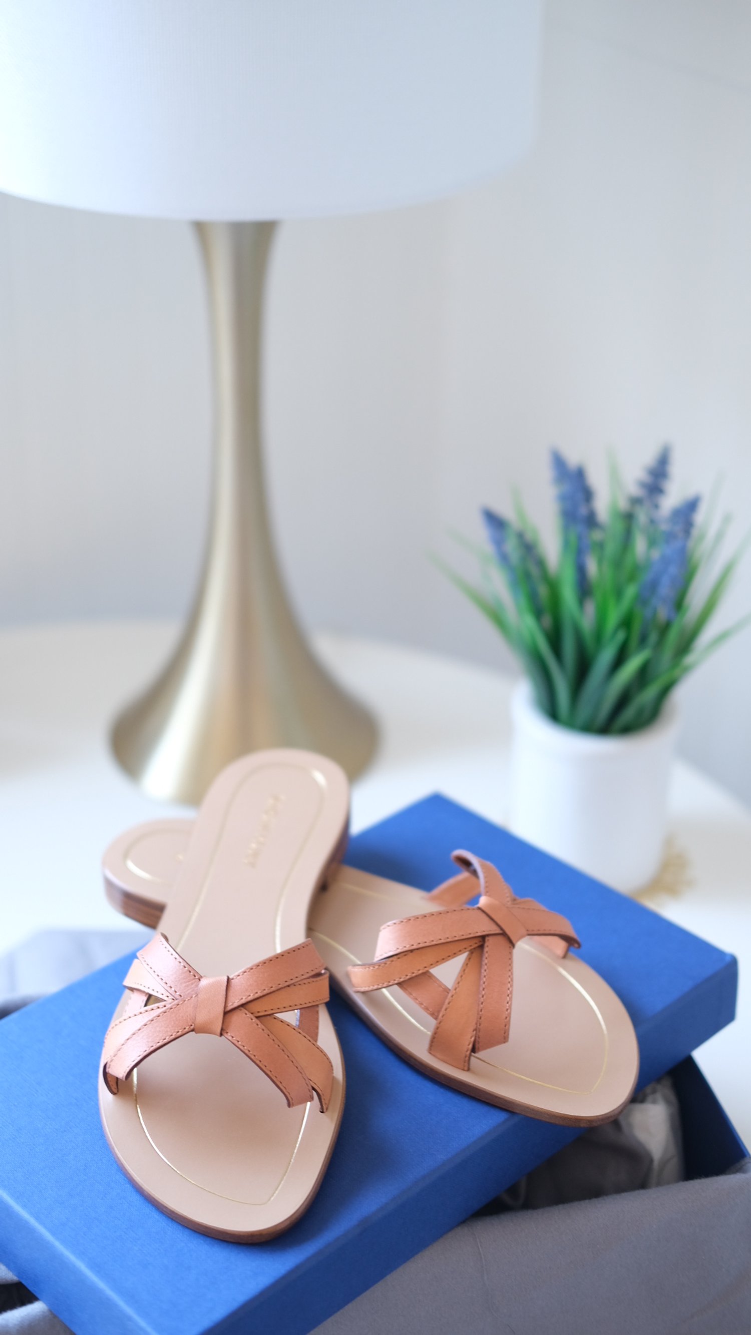 In this honest Sarah Flint Review, you will find my Sarah Flint shoes review. I heard so much about Sarah Flint shoes before finally getting my own pair of Sarah Flint sandals. The best thing about this Sarah Flint review? Sarah Flint coupon code