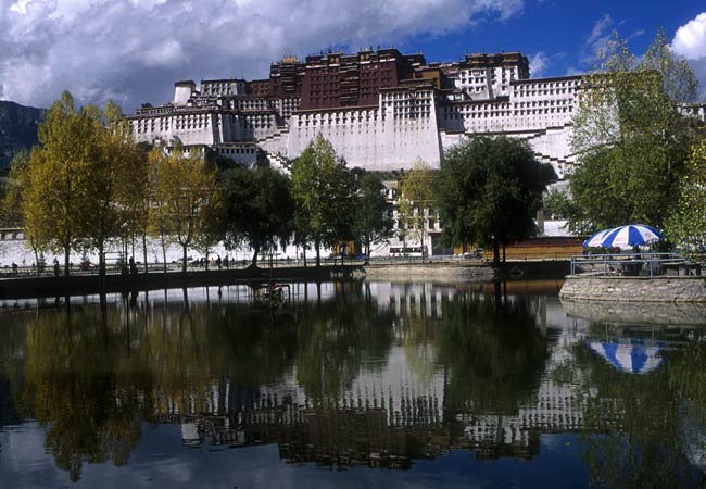 2-potala-palace-reflection-lhasa-tibet-china-copyright-sanjay-saxena.jpg