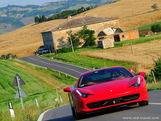 Red_Travel_Car_Portfolio_04.jpg