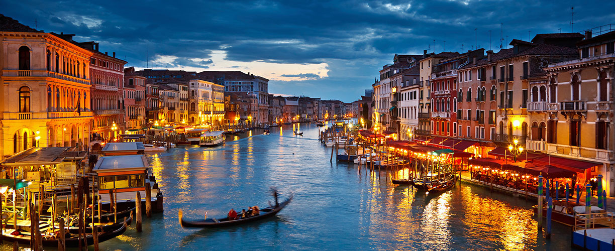 Europe-Italy-Venice-Gondola-Night.jpg
