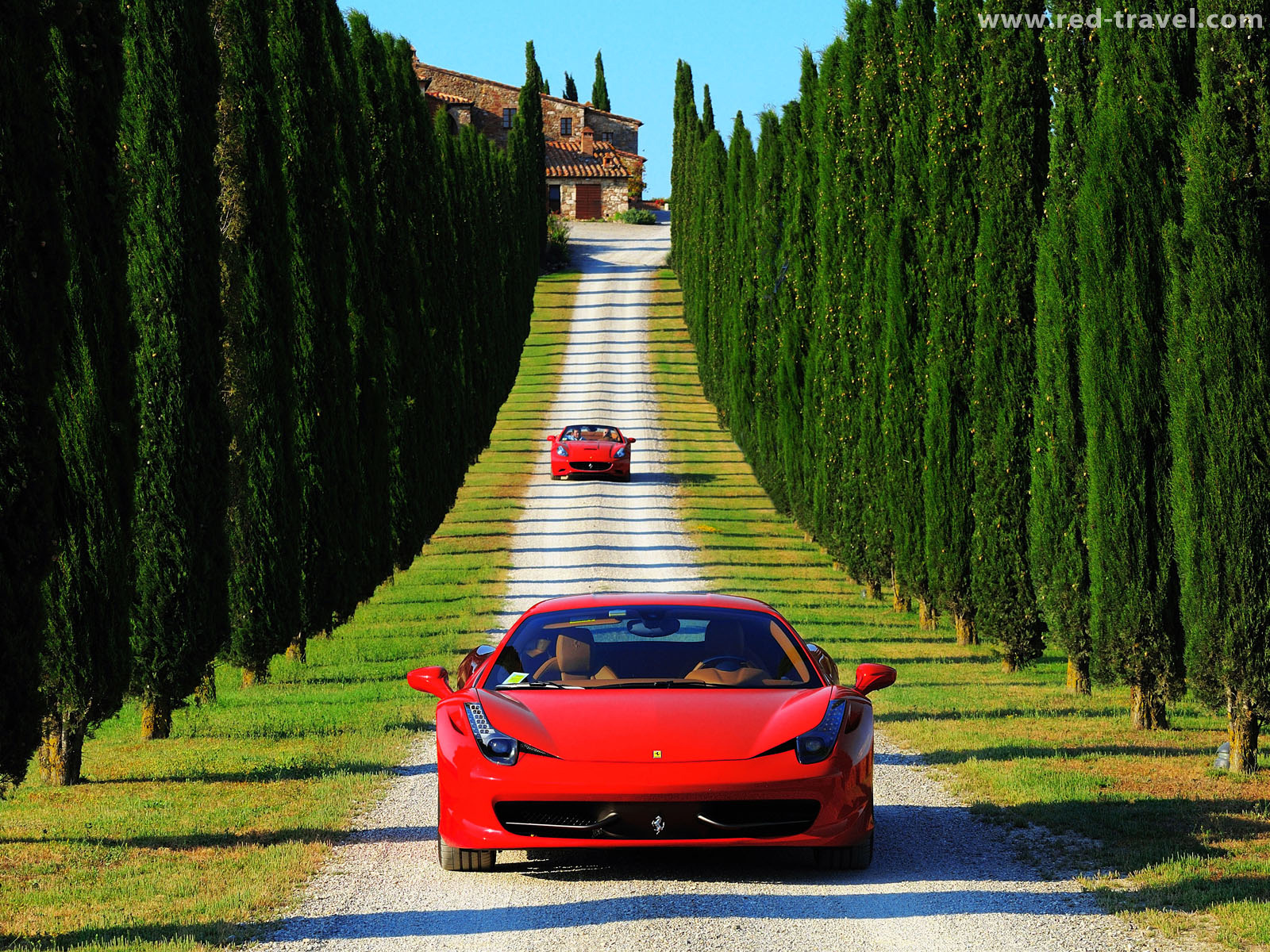 red_travel_567.jpg