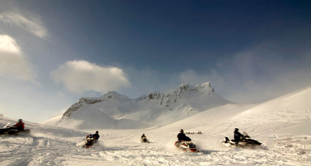 snowmobiling-S.jpg