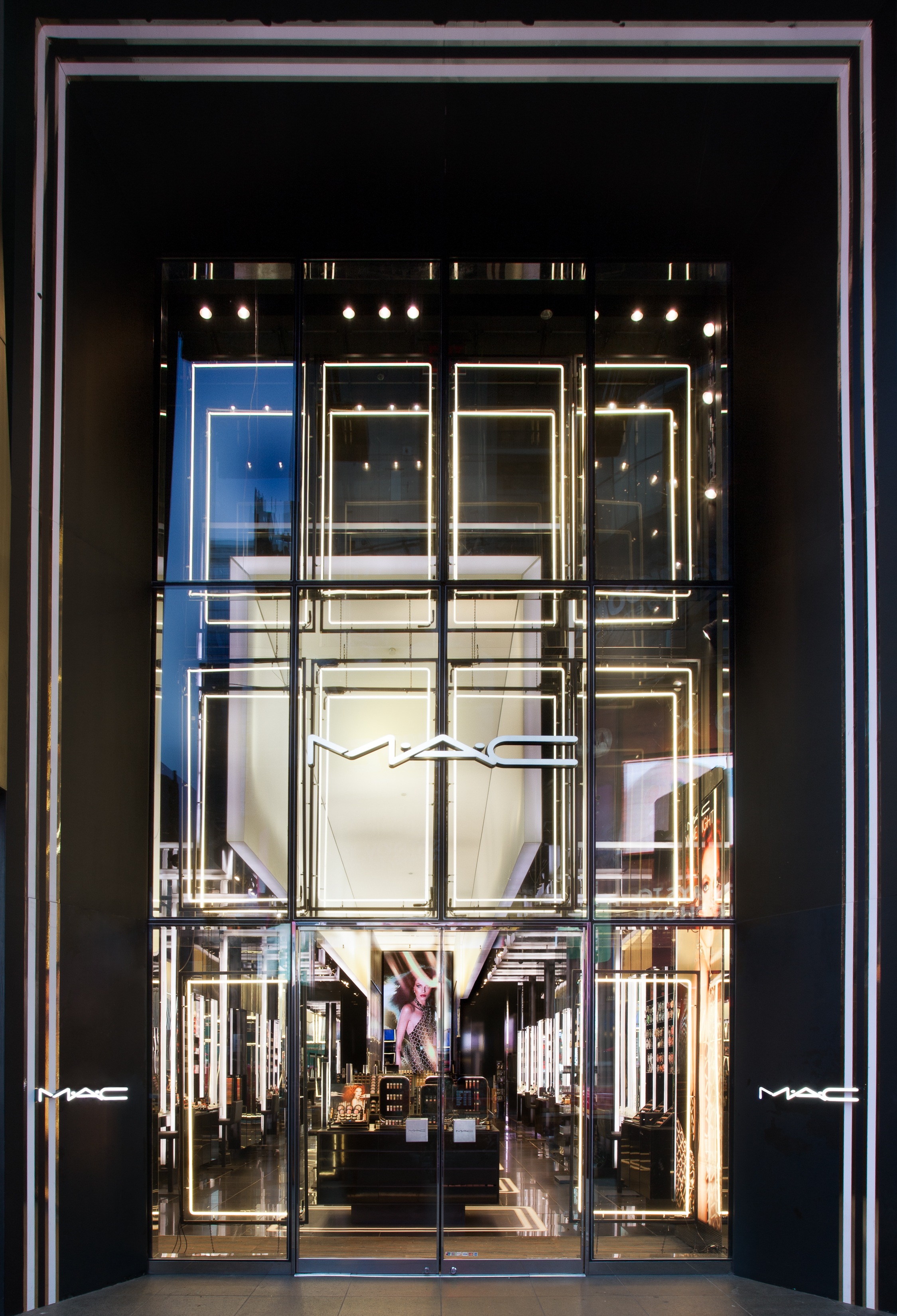 002_Divine_night_exterior-3.jpg