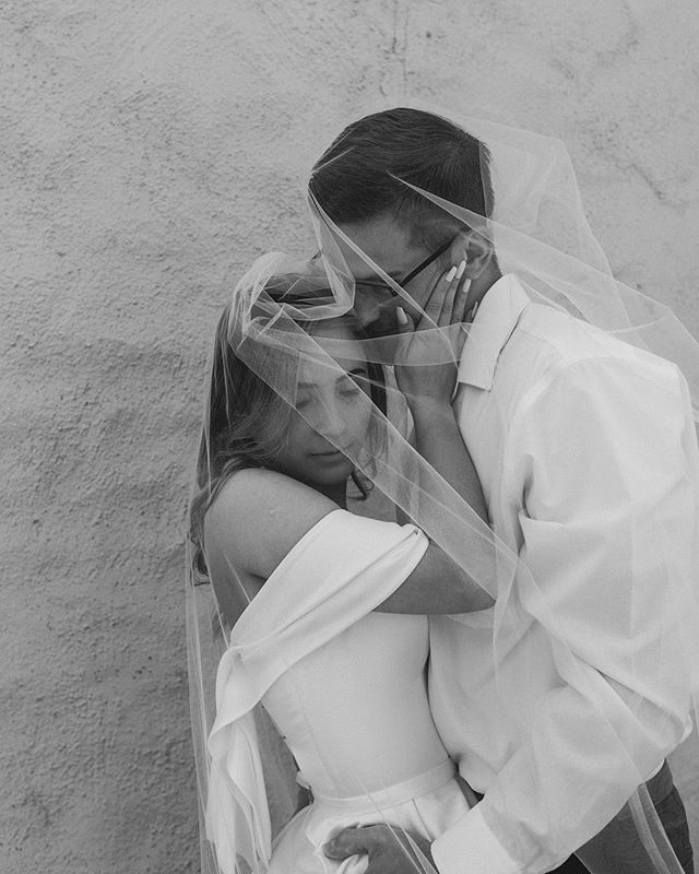 Concealed in Love ✨
.
.
.
 2019 Wedding schedule is in full swing. Book your wedding by Jan 31st and receive a complimentary engagement or Lifestyle session of your choice💓📸
.
.
#intimateweddings #losangelesweddingphotgrapher #elopementphotographer