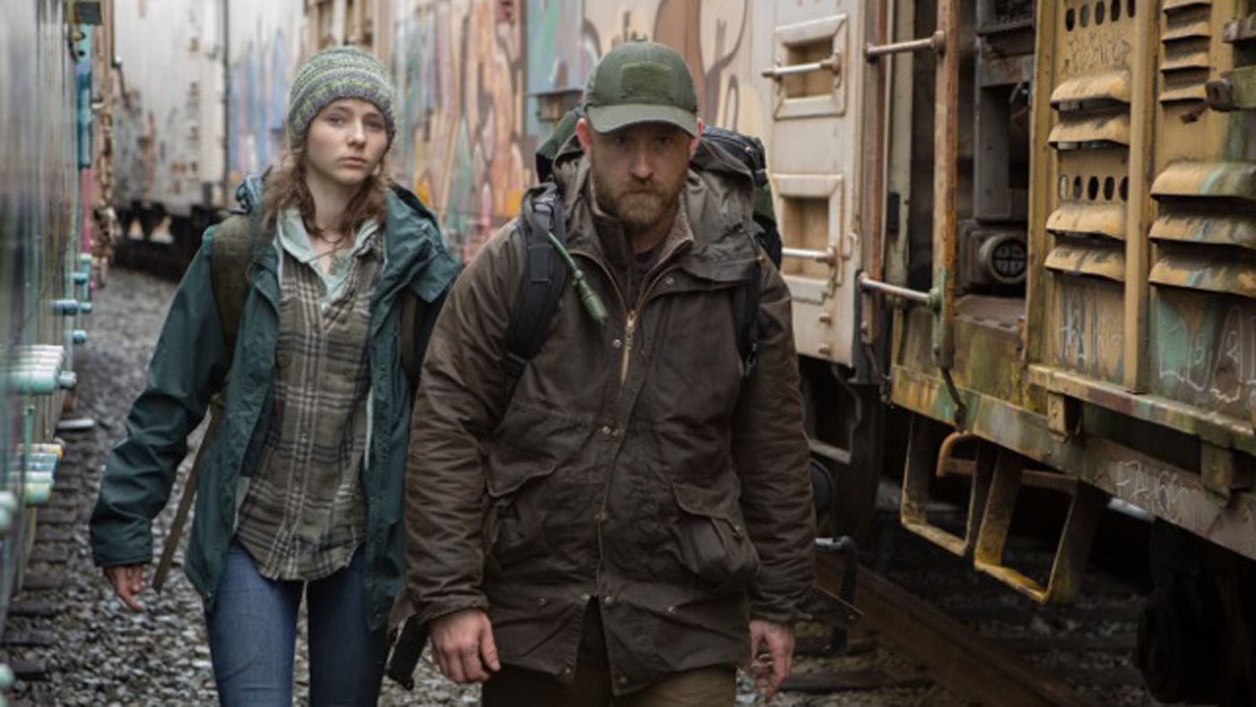 Thomasin Harcourt McKenzie and Ben Foster in LEAVE NO TRACE