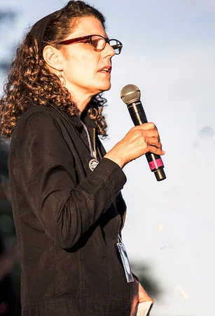 WDCB’s Leslie Keros