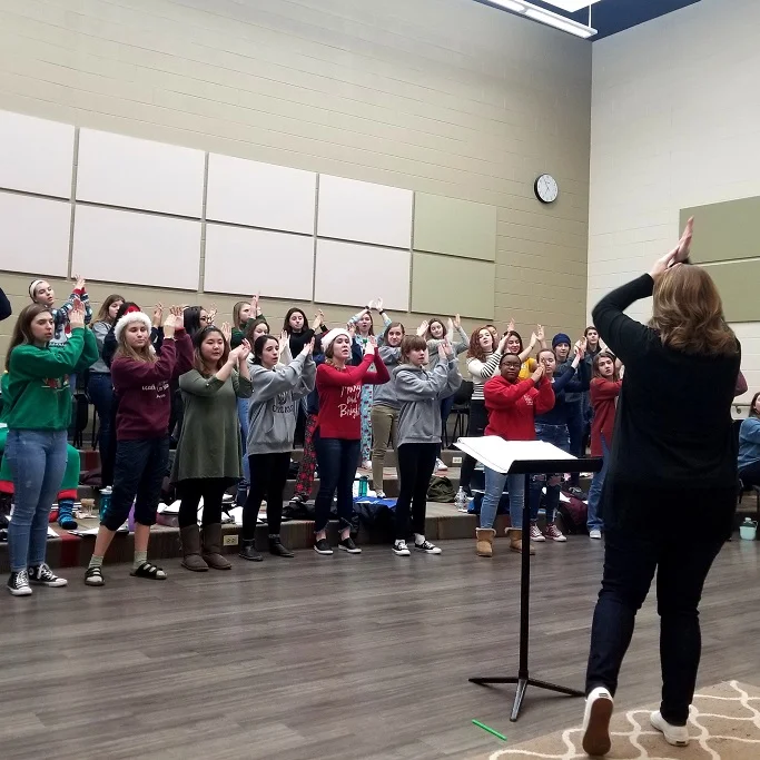 Young Naperville SIngers Artistic Director Angie Johnson leading rehearsal