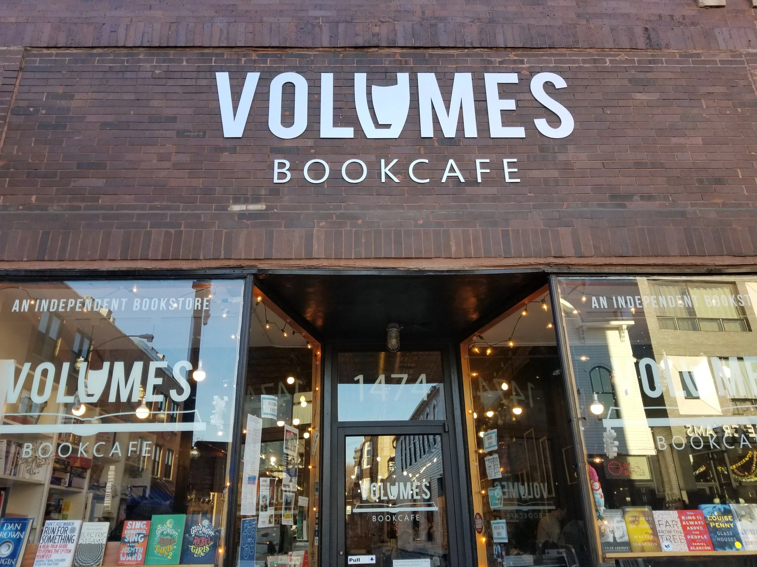 Chicago Bookstore Navigates Uncertainties With Some Help From Its Friends