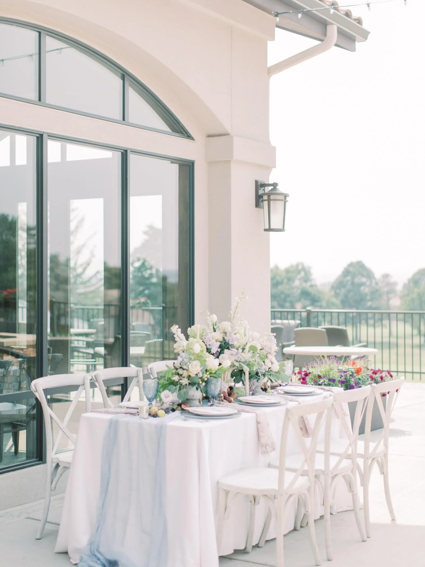 An Easter table, softly layered.
Thoughtful textures, timeless tones, and a setting designed to feel as beautiful as it is inviting.

Photo: @breewoolliscroft 
Florals: @flintandpearl 
Rentals: bbjlinen  @copartyrentals 
Venue: @theranchcountryclub 
