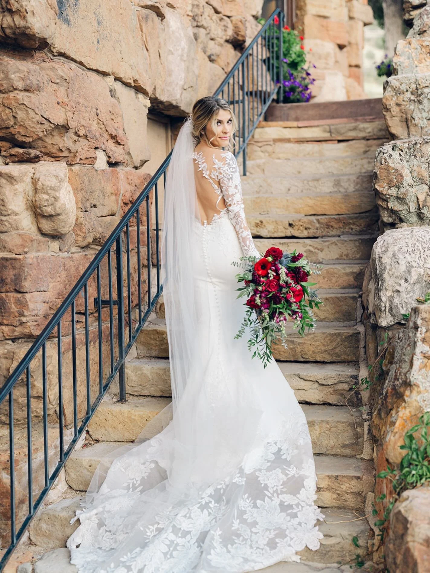 Timeless beauty will always stop me in my tracks. 

Photography: @johnmolerphoto 
Florals: @flintandpearl 
Beauty: @kimjbeauty @hairdesignbybri 
Venue: @perryparkweddings 

#ColoradoWeddingPlanner
#LuxuryWedding
#MountainBride
#ColoradoBride
#wedding