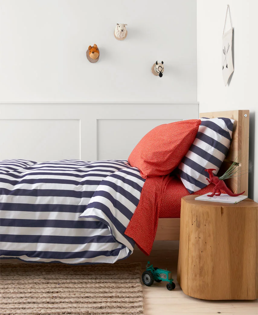SP16_HH_43324_swedishstripeduvet_navywhite_151008_0396.jpg