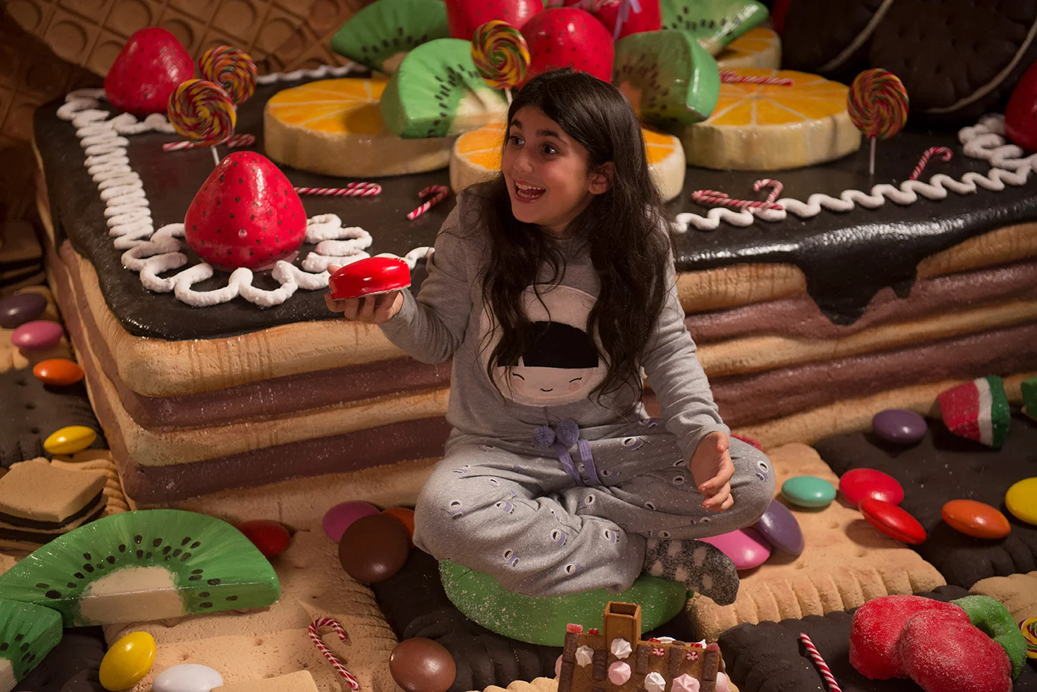 Ruby Strangelove is using her power to enjoy sweets. Yummy for the tummy!