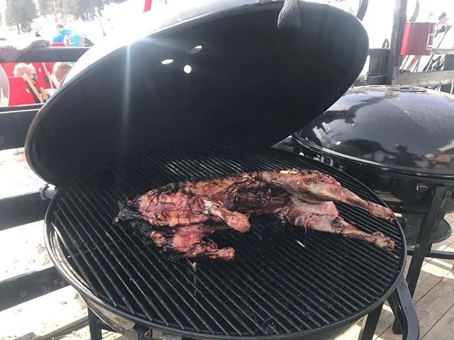 Vi helgriller 😍 Velkommen innom! #kvitfjell #koiakvitfjell #koia