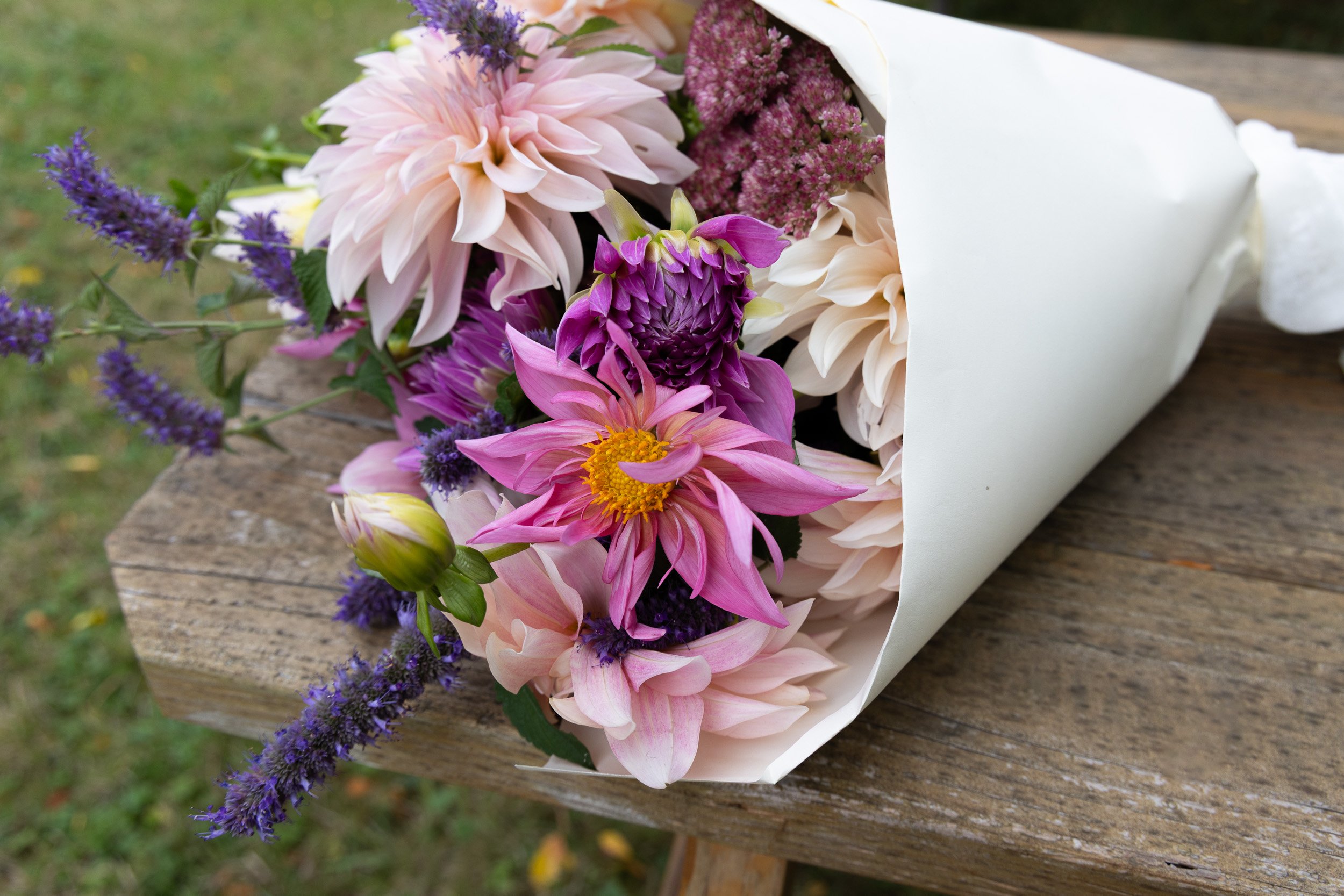 late-summer-dahlia-sedum-bouquet.jpg