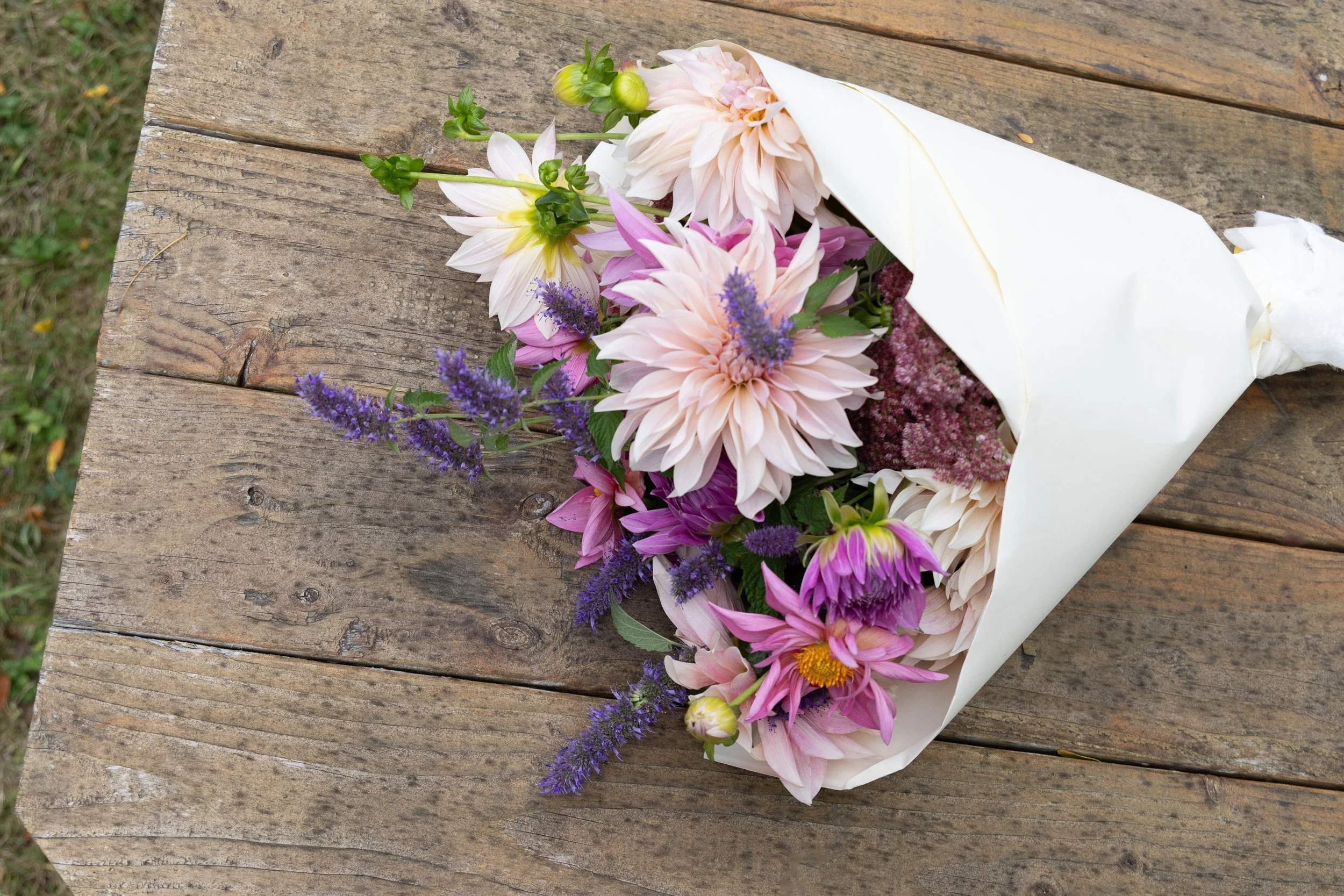 wrapped-dahlia-bouquet-ivory-paper.jpg