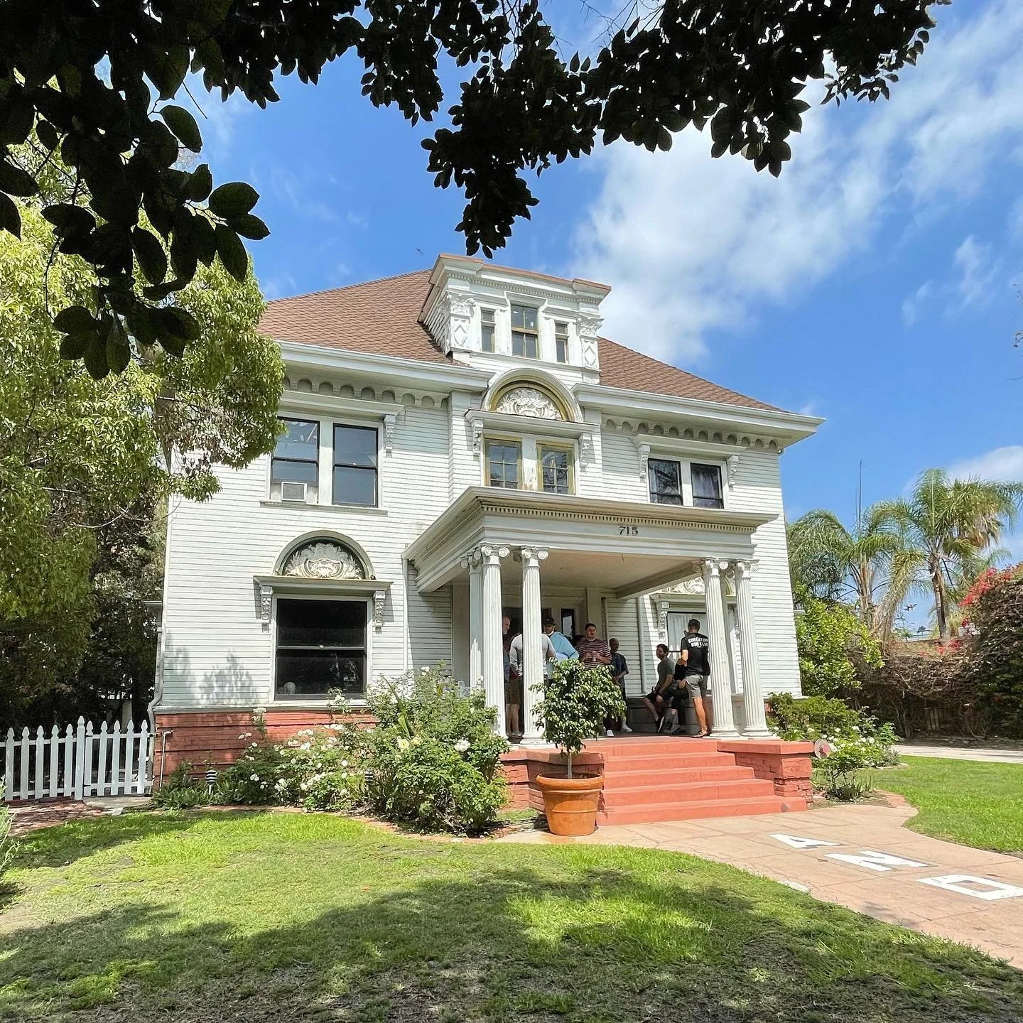 Thank you everyone for coming to our annual business meeting and front yard picnic! ⚜️ Photo by @anderschau 📸