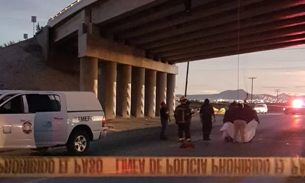 Rescuers attend to bodies that were left hanging on the freeway to La Paz, Baja California Sur, Mexico (Reuters) 