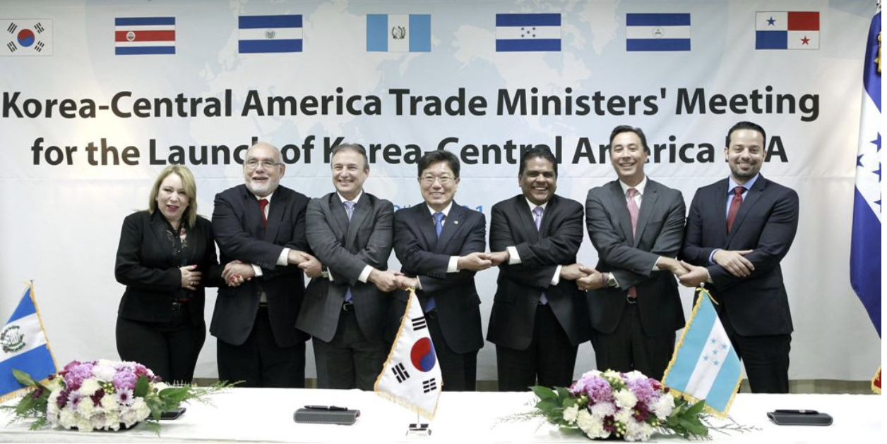 Photo: First round of talks between the Central American countries (including Guatemala, who eventually dropped out) and South Korea. Source: The Korea Bizwire