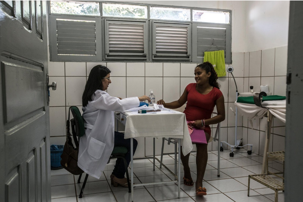 A Cuban Doctor helps a patient in Brazil Photo: Dado Galdieri/New York Times
