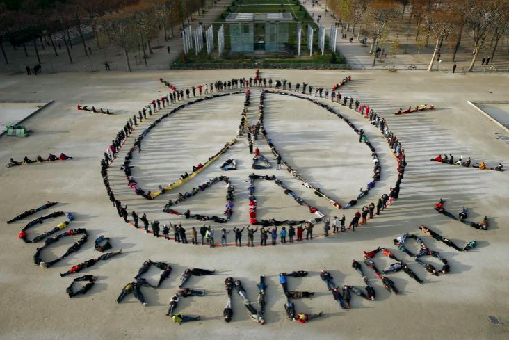 Environmentalists in front of the Eiffel Tower in Paris, France in 2015. Photo: Benoit Tessier/Reuters .