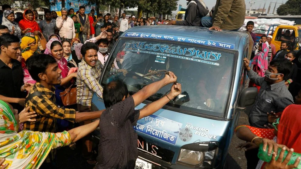 Bangladeshi protesters vandalizing a vehicle during the January 9, 2019 protest in Savar; Photo: ABC News , Associated Press