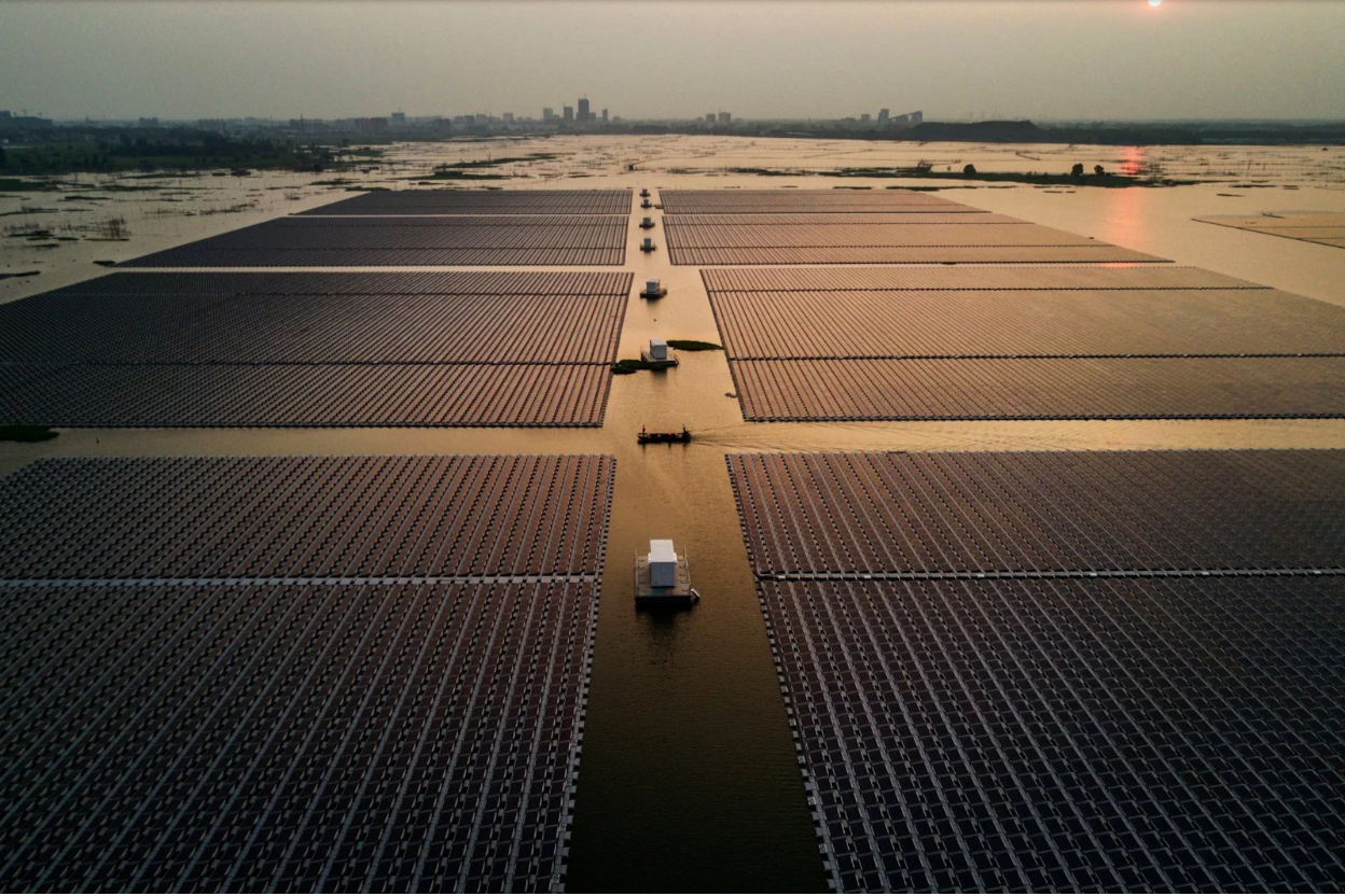 A large installation of floating solar in the Huainan solar farm in China. Photo: TIME