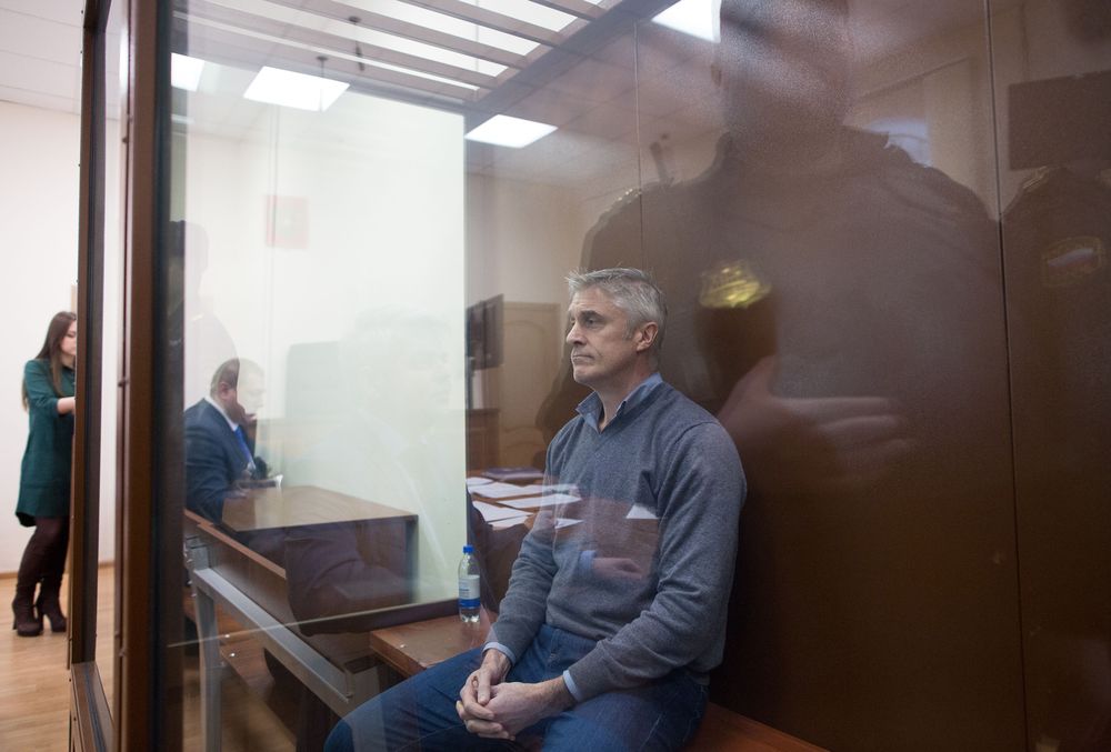 Michael Calvey, founder of Baring Vostok, in a pretrial detainment hearing in Moscow. Photo. Source: Andrey Rudakov/Bloomberg