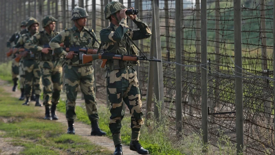 Indian Border Security Forces stationed along a border fence with Pakistan on February 26, 2019; Photo: Mukesh Gupta, Reuters