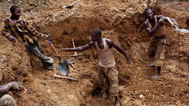 Small-scale mining has become increasingly popular as a “livelihood strategy adopted primarily to alleviate poverty in rural areas.” Some estimates put the number of Nigerians directly involved in small scale mining operations at 500,000. Photo: Pulse .