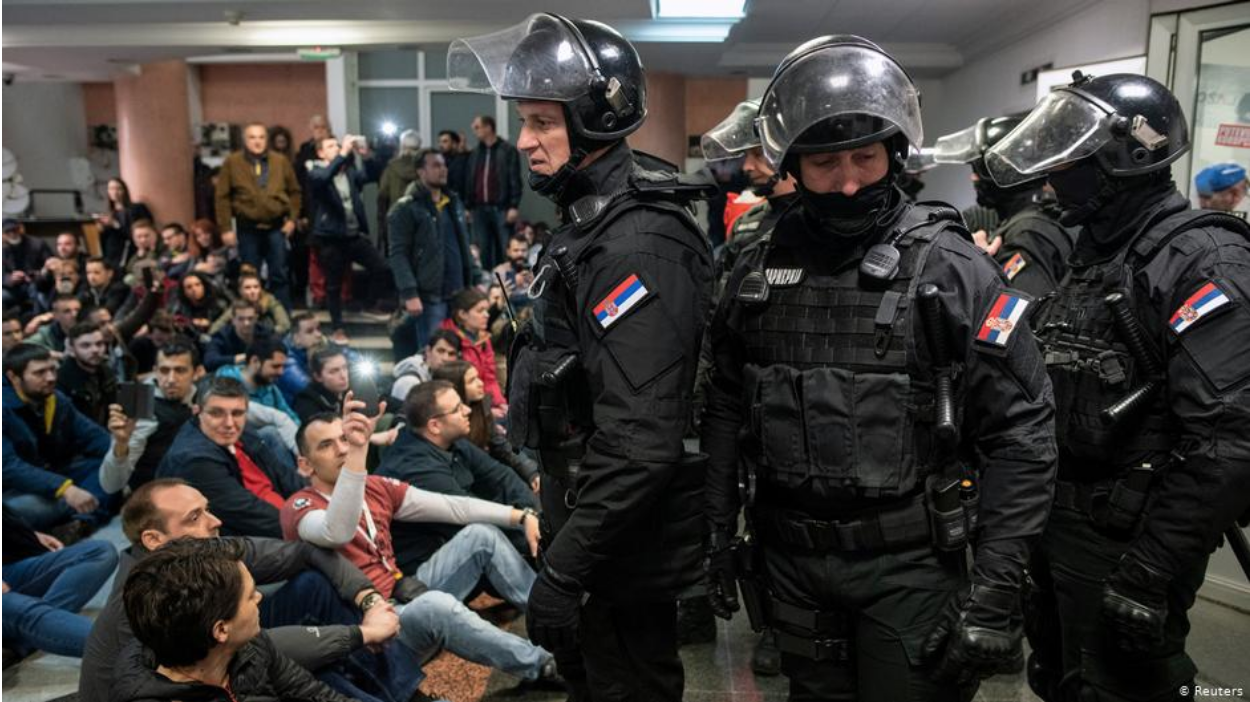 Anti-government protesters occupying the Serbian state-run RTS television station building are confronted by riot police before being ejected on Mar. 16, 2019. Photo: Reuters